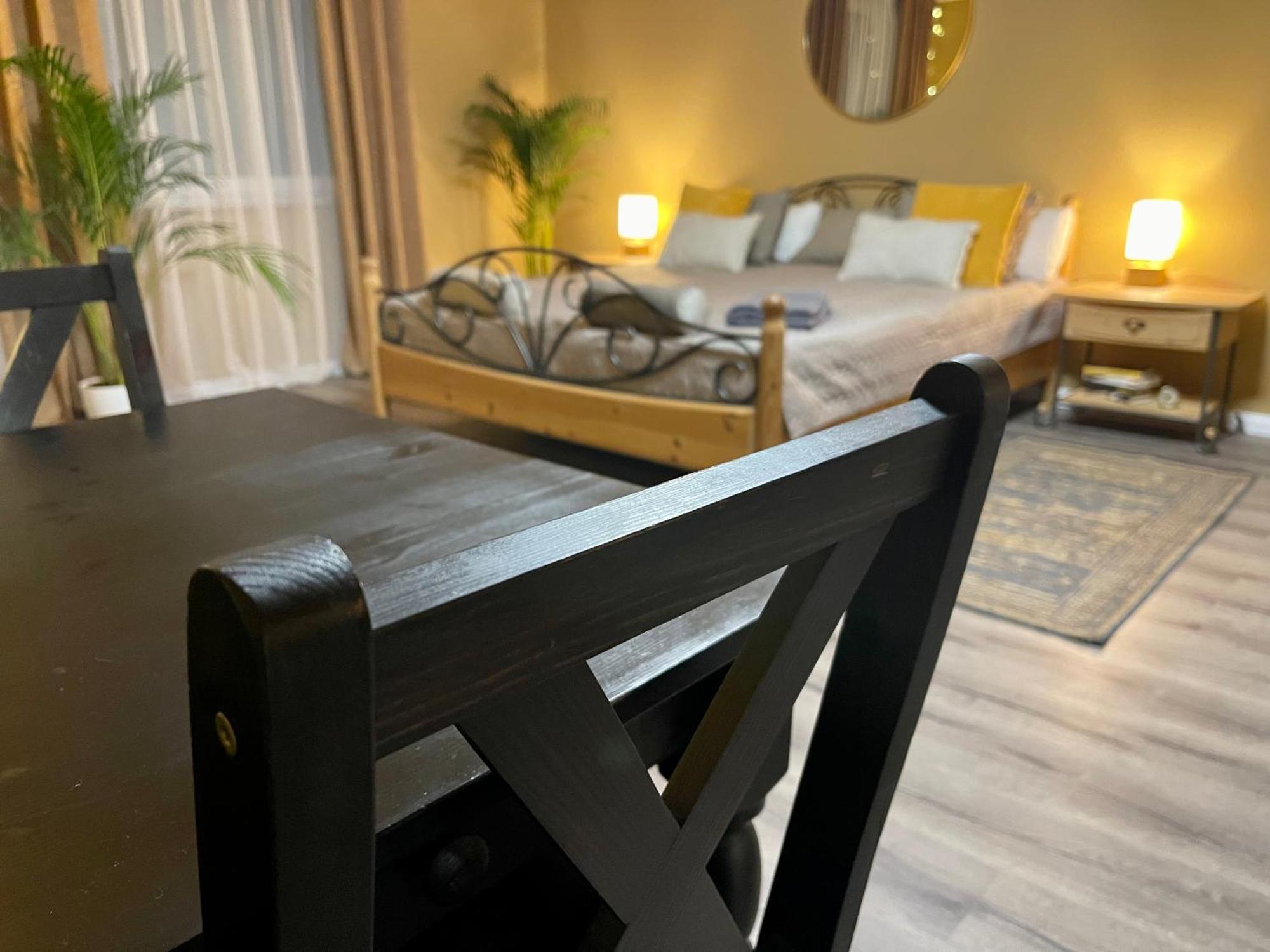Terracotta - Zentral, Parken, Netflix, Kontaktloses Einchecken, Kingsize-bett Apartment