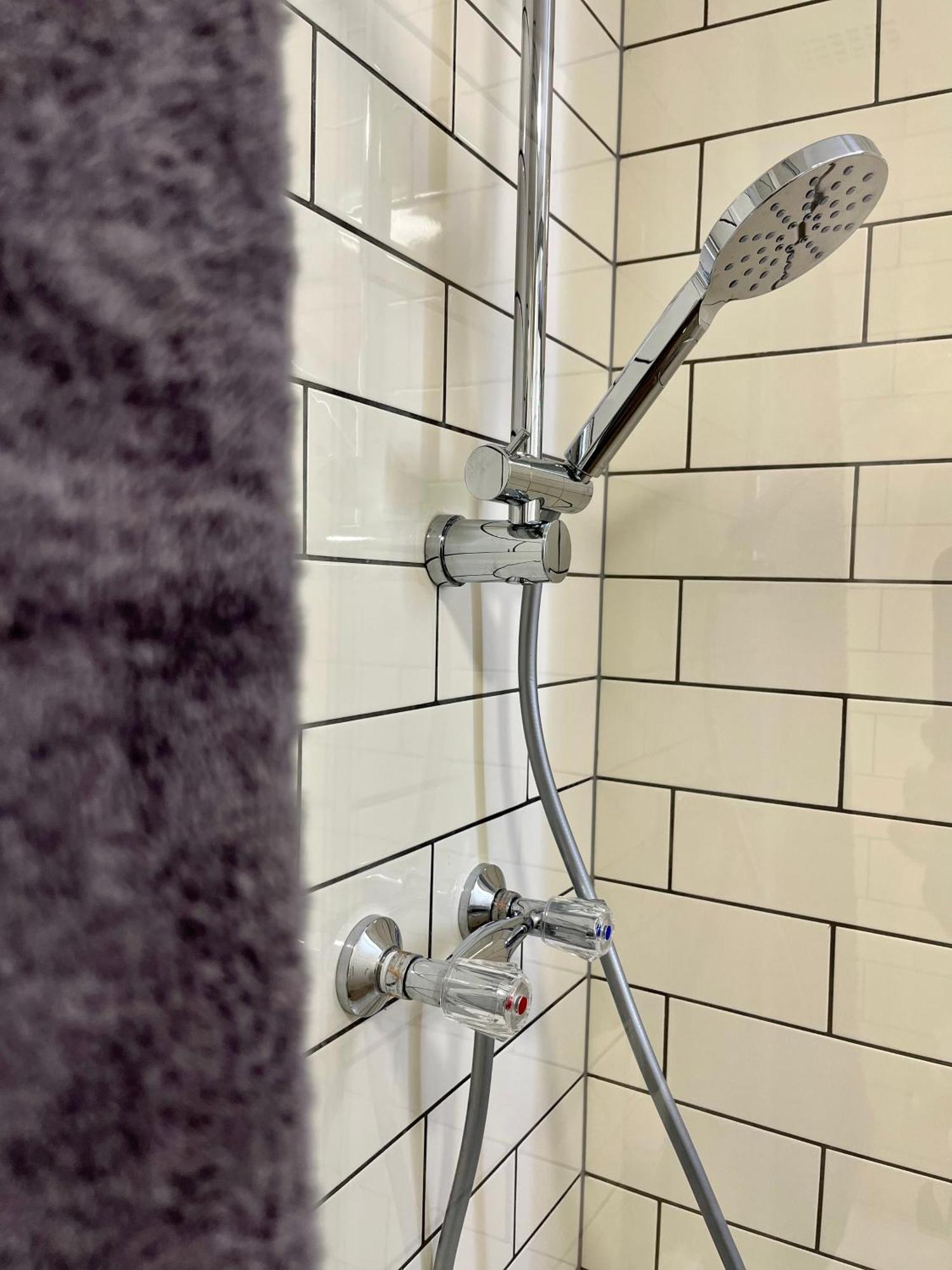 Apartment Terracotta - Zentral, Parken, Netflix, Kontaktloses Einchecken, Kingsize-bett Wuppertal